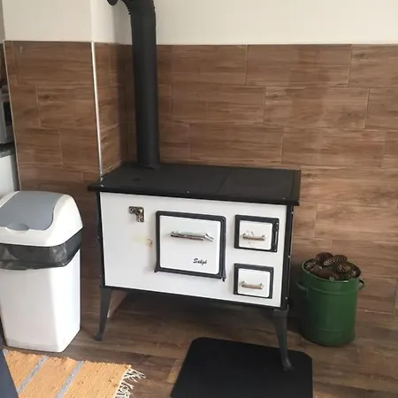 Nyugalmas Vendeghaz Apartment Lenarddaroc