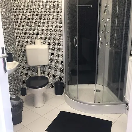 Nyugalmas Vendeghaz Apartmán Lenarddaroc